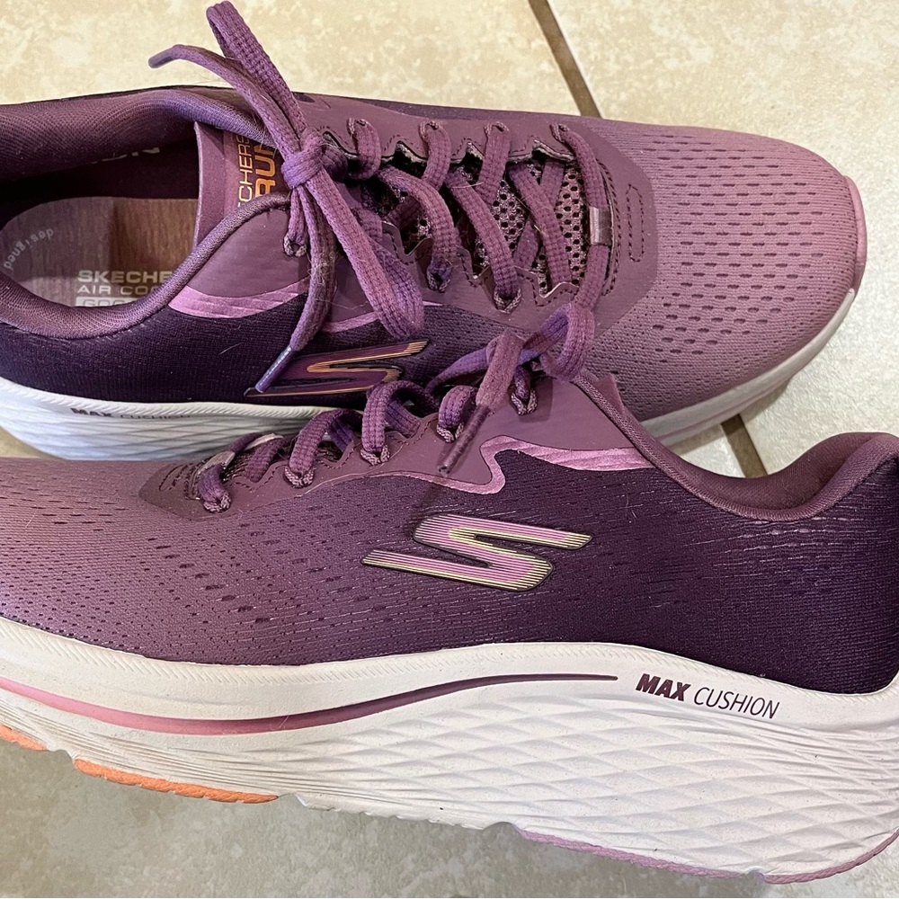 Skechers Air-Cooled Goga Mat™ insole and ULTRA GO® running shoe. Only worn once.